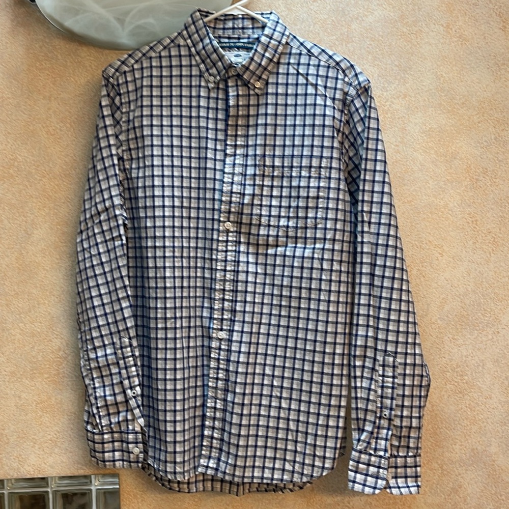 Young men Old Navy casual button down dress shirt, size medium|